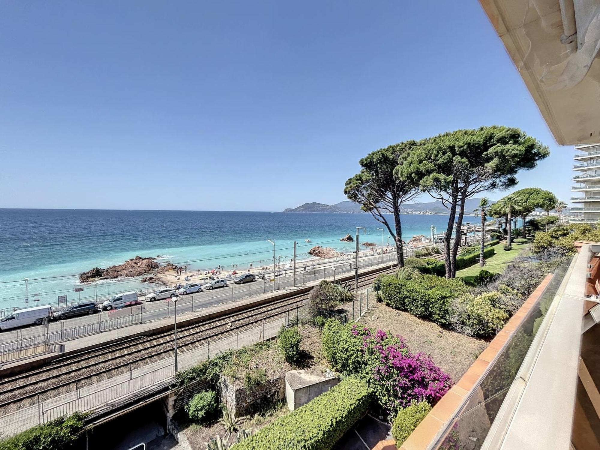 Studio With Beautiful Sea View And Direct Beach Access Cannes Kültér fotó
